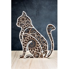 Sculpture en bois d'un chat qui pose.