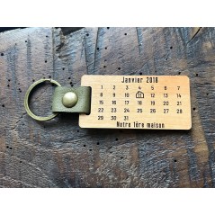 Porte-clé en bois de chêne et cuir premium avec calendrier gravé – Un souvenir unique et personnalisé