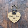Porte-clé en forme de coeur en bois et cuir