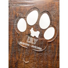 Stèle en plexi transparent  pour rendre hommage à votre ami chien, entièrement personnalisable et résistante aux intempéries