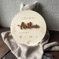 Carte de bienvenue pour la naissance de bébé. Prénom en relief